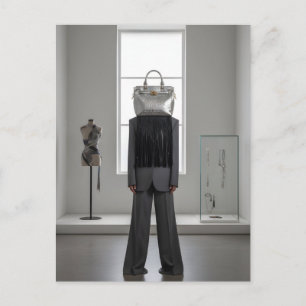 Carte Postale Femme abstraite avec sac sur la tête