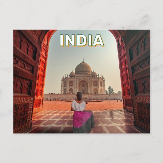 Carte Postale Femme admirant le Taj Mahal en Inde (Devant)