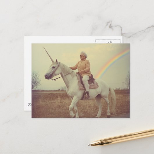 Carte Postale Femme âgée chevauchant une licorne (Devant/Arrière en situation)