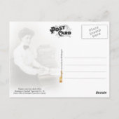 Carte Postale Femme assise à un bureau avec machine à écrire vin (Dos)