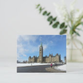 Carte Postale Femme au Parlement canadien à Ottawa (Debout devant)