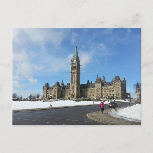 Carte Postale Femme au Parlement canadien à Ottawa (Devant)