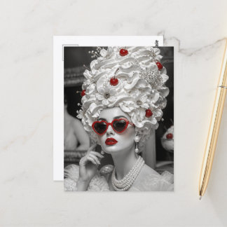 Carte Postale Femme avec fleurs de crème fouettée et cheveux aux