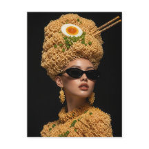 Femme avec nouilles et baguettes Cheveux et vêteme
