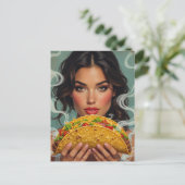 Carte Postale Femme avec un taco (Debout devant)
