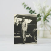 Carte Postale Femme avec voiture (Debout devant)