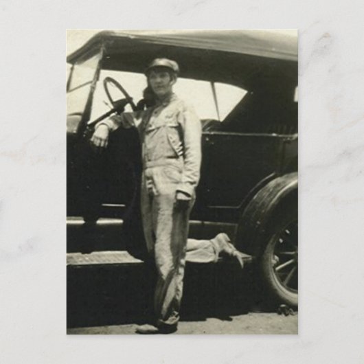 Carte Postale Femme avec voiture (Devant)