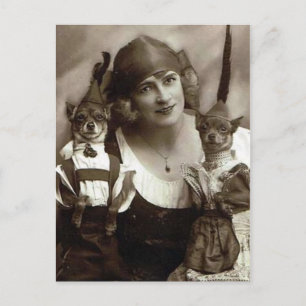 Carte Postale Femme bizarre victorienne avec chien