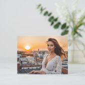 Carte Postale Femme chaude sur le toit (Debout devant)