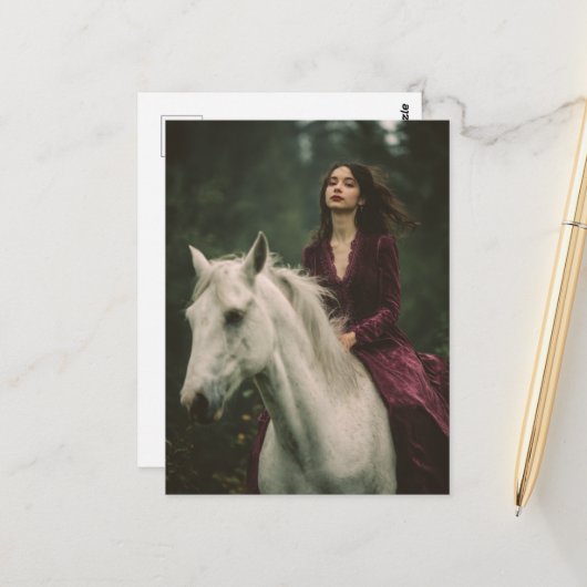 Carte Postale Femme chevauchant un Cheval gris en robe Pas de Br (Devant/Arrière en situation)