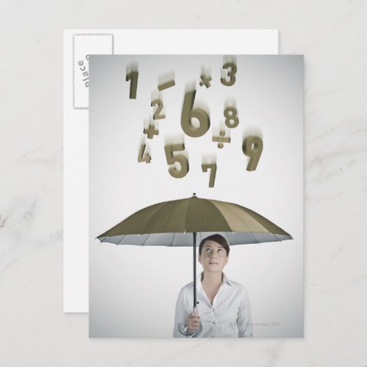 Carte Postale Femme d'affaires sous parapluie avec des chiffres  (Devant / Derrière)