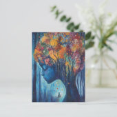 Carte Postale Femme dans les arbres (Debout devant)