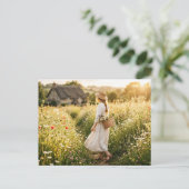 Carte Postale Femme dans un champ de blé (Debout devant)