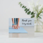 Carte Postale Femme de yoga (Debout devant)