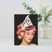 Carte Postale Femme Dessert (Debout devant)