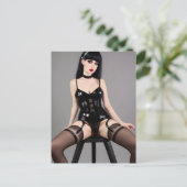 Carte postale femme en cuir noir (Debout devant)