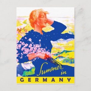 Carte Postale Femme en robe bleue dans un champ en été en Allema