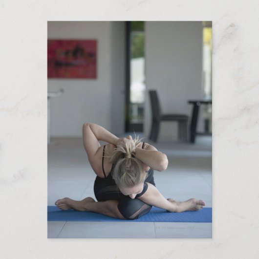 Carte Postale Femme enceinte faisant de l'exercice 3 (Devant)