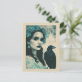 Carte Postale Femme et un corbeau  (Debout devant)