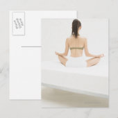 Carte Postale Femme faisant du yoga (Devant / Derrière)