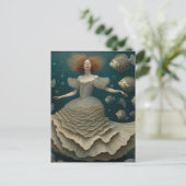 Carte Postale Femme Fantastique en Robe Élégante Sous l'Océan (Debout devant)