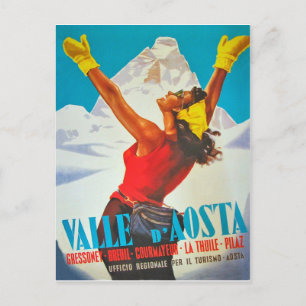 Carte Postale Femme heureuse dans la vallée d'Aoste, Italie. Voy