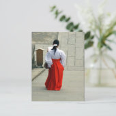 Carte Postale femme japonaise rouge (Debout devant)