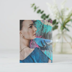 Carte Postale Femme magnifique avec un oiseau bleu collage surré