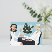 Carte Postale Femme manucure et visage au spa (Debout devant)
