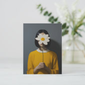 Carte Postale Femme robe jaune Fleur blanche (Debout devant)