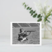 Carte Postale Femme Sharpshooter, années 1920 (Debout devant)