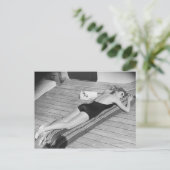 Carte Postale Femme Sun Tanning (Debout devant)