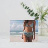 Carte Postale Femme sur la plage (Debout devant)
