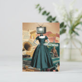 Carte Postale Femme TV vintage (Debout devant)
