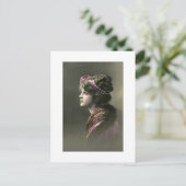 Carte Postale Femme victorienne avec une expression pleine d'esp (Debout devant)