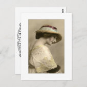 Carte Postale Femme victorienne en chapeau et robe perlée (Devant / Derrière)
