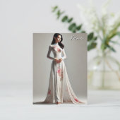 Carte Postale Femme vietnamienne à Ao Dai (Debout devant)