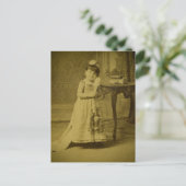 Carte Postale Femme vintage de Circus Freak (Debout devant)