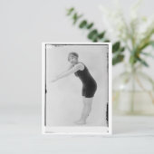 Carte Postale Femme vintage nageuse (Debout devant)