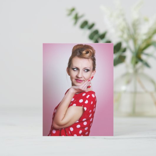 Carte Postale Femme vintage rétro (Debout devant)