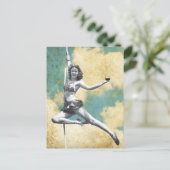 Carte Postale Femme Vintage Trapèze avec du Vin (Debout devant)