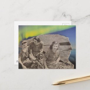 Carte Postale Femmes dans un bateau Collage des lumières du Nord