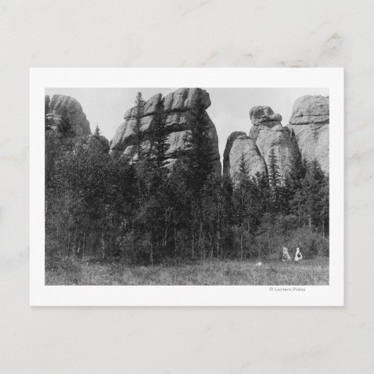 Carte Postale Femmes devant le lac Harney Peaks Photo (Devant)