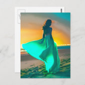 Carte Postale Femmes en bleu turquoise sur une plage nocturne (Devant / Derrière)