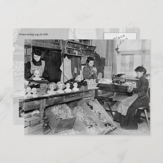 Carte Postale Femmes fabriquant des perruques pour poupées (Devant / Derrière)