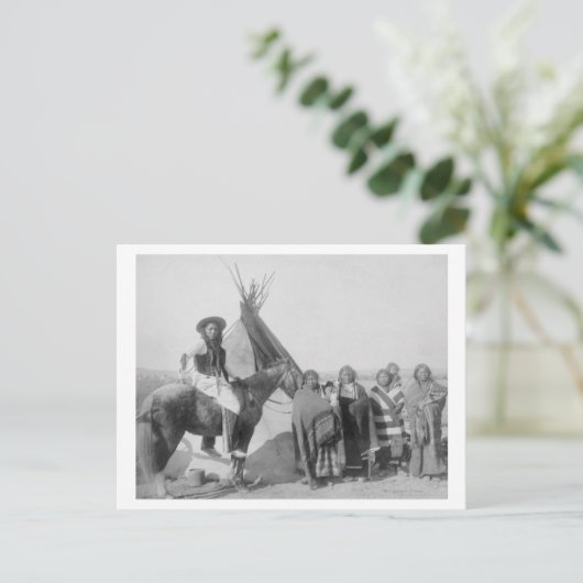 Carte Postale Femmes Lakota avec bébés et homme à cheval (Debout devant)