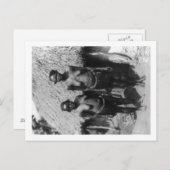 Carte Postale Femmes nubiennes debout devant la photo de la caba (Devant / Derrière)