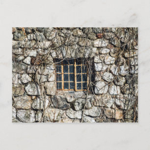 Carte Postale Fenêtre dans un mur de pierre