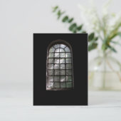 Carte Postale fenêtre éffrayante (Debout devant)