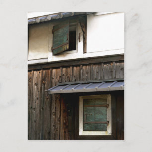 Carte Postale Fenêtres métalliques sur l'ancienne maison japonai